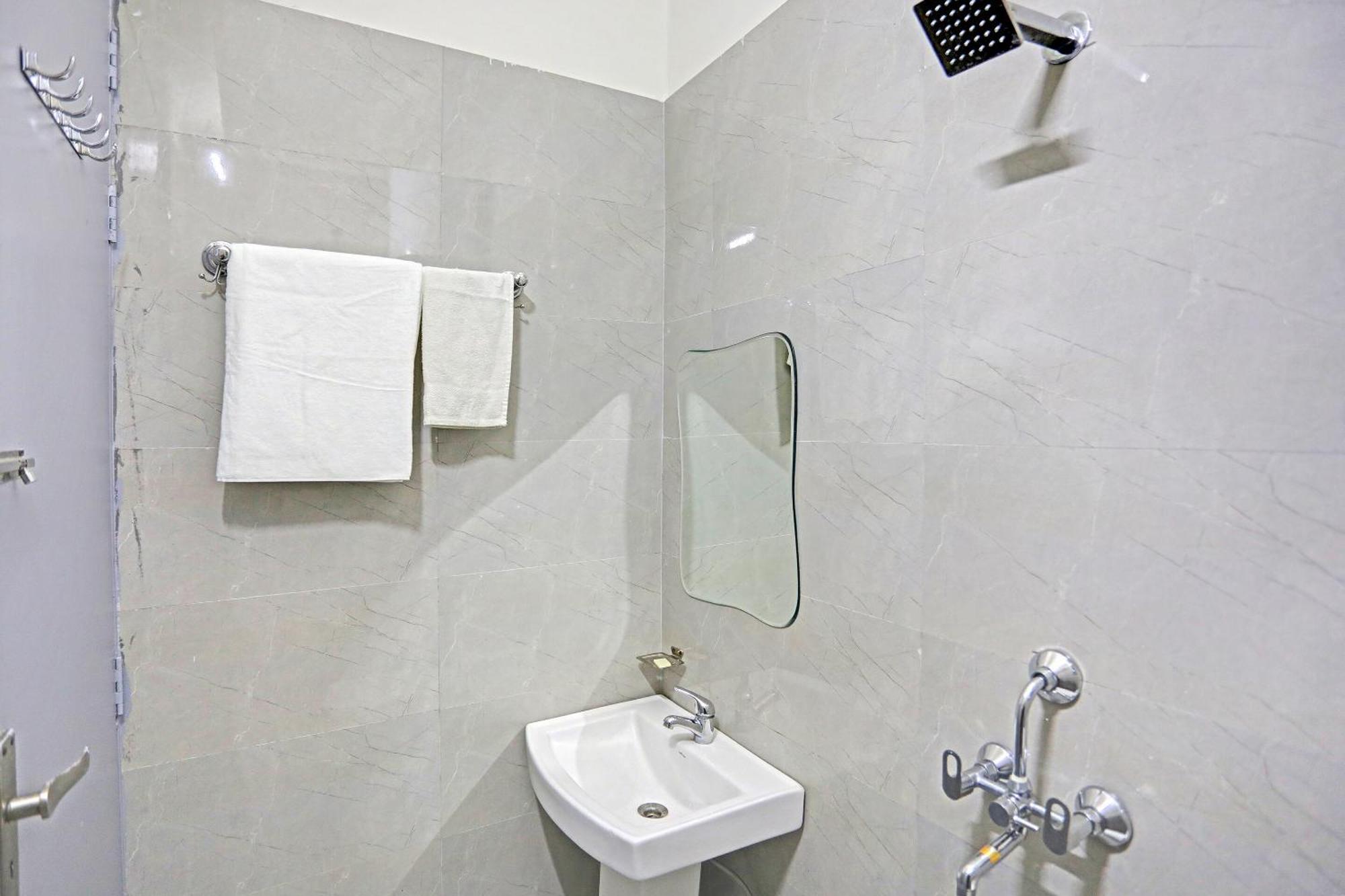 מלון Super Townhouse Cloud Bay, Near Genpact, Sector-69, גורגאון מראה חיצוני תמונה
