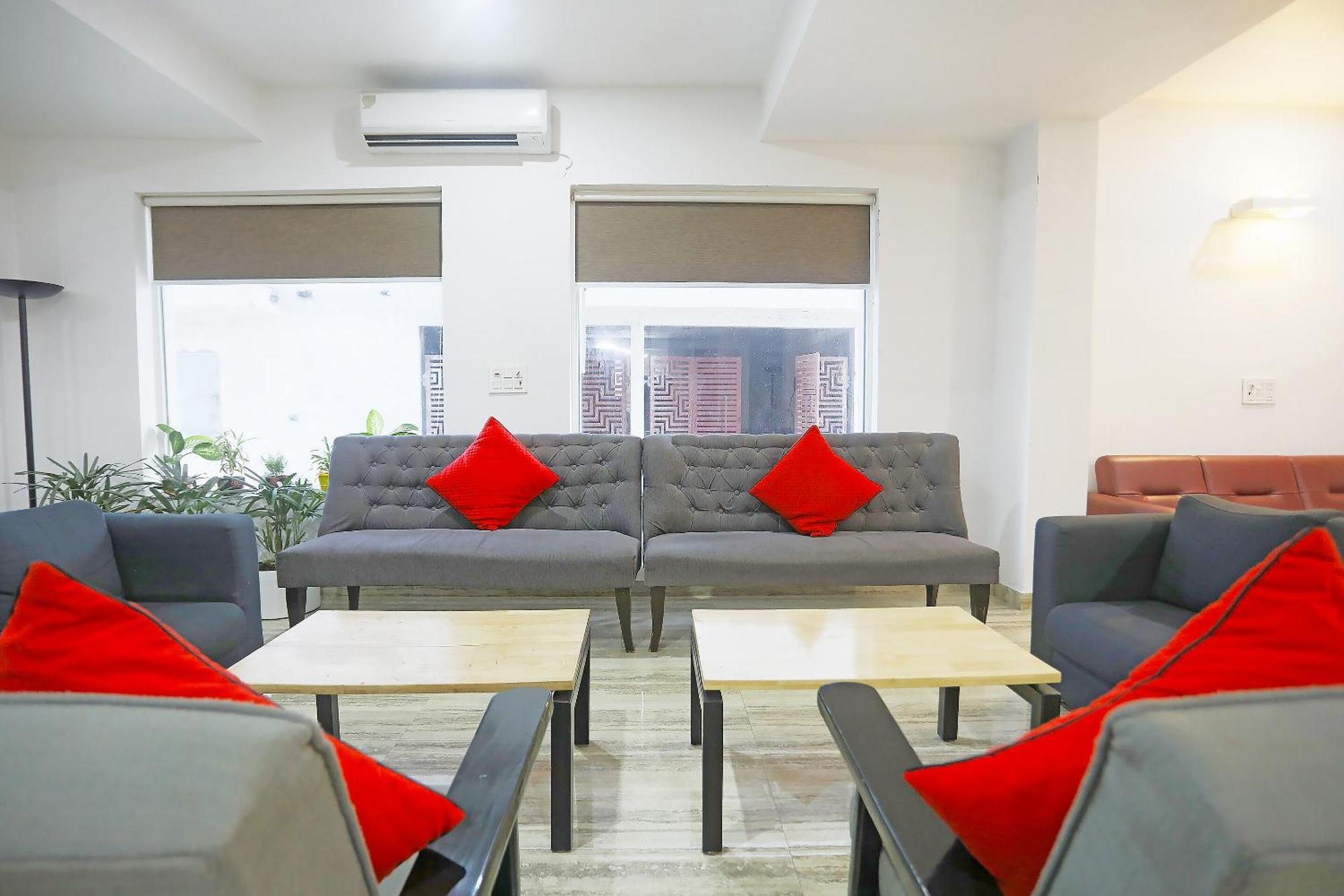 מלון Super Townhouse Cloud Bay, Near Genpact, Sector-69, גורגאון מראה חיצוני תמונה
